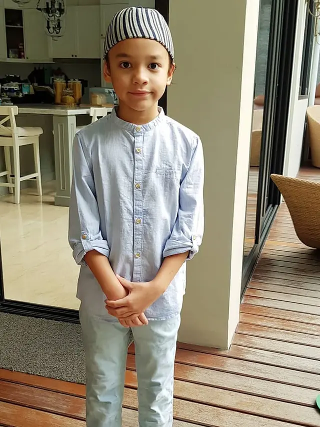 5 Potret Noah Sinclair Belajar Ngaji Online Saat Pandemi, Tuai Pujian
