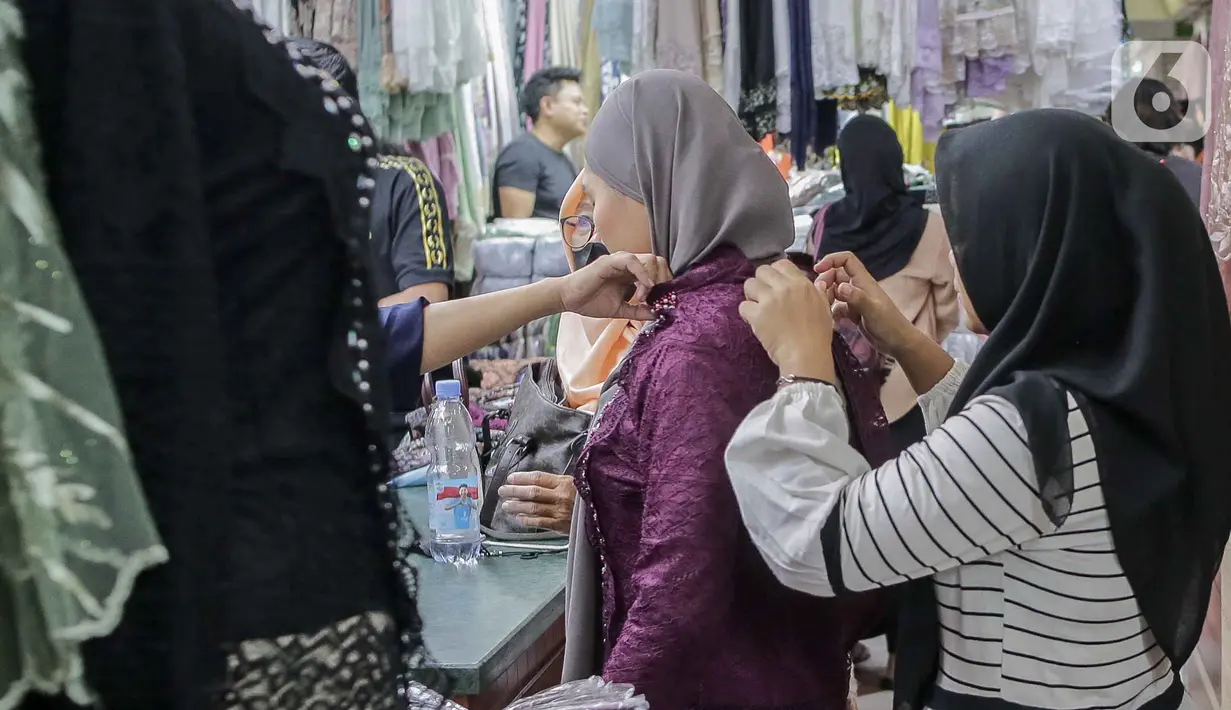 Alasan penundaan ini karena pemerintah ingin menyiapkan bantalan subsidi terlebih dahulu sebelum menaikkan PPN menjadi 12% sesuai amanat Undang-Undang Harmonisasi Peraturan Perpajakan (UU HPP). (Liputan6.com/Herman Zakharia)