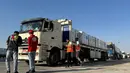 Pejabat Palestina mengatakan sedikitnya diperlukan 600 truk bantuan setiap harinya untuk memenuhi kebutuhan 2,4 juta jiwa penduduk Gaza. (Foto: AFP)