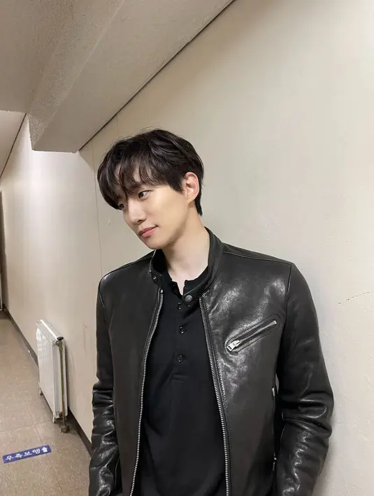 Kesuksesan boy grup di bawah asuhan JYP Entertainment ini juga akhirnya mengantarkan empat personel 2PM, yaitu Chansung, Taecyeon, Nichkhun, dan Junho debut menjadi aktor. (FOTO: instagram.com/le2jh/)