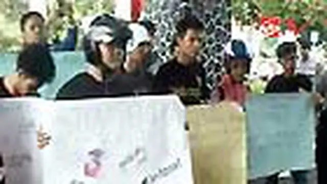 Mahasiswa Sukabumi Protes Operator Seluler