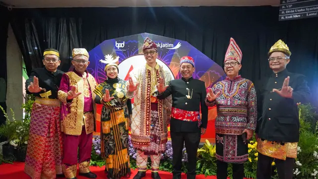 Rayakan HUT RI ke-79 dan Sambut Nusantara Baru, Insan Bank Jatim Kompak Berbusana Adat