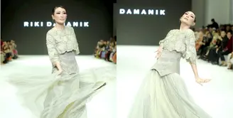 Ayu Dewi memeriahkan Jakarta Fashion Week hari ke-3, tepatnya pada 25 September 2023. [Fimela/Bambang E. Ros]