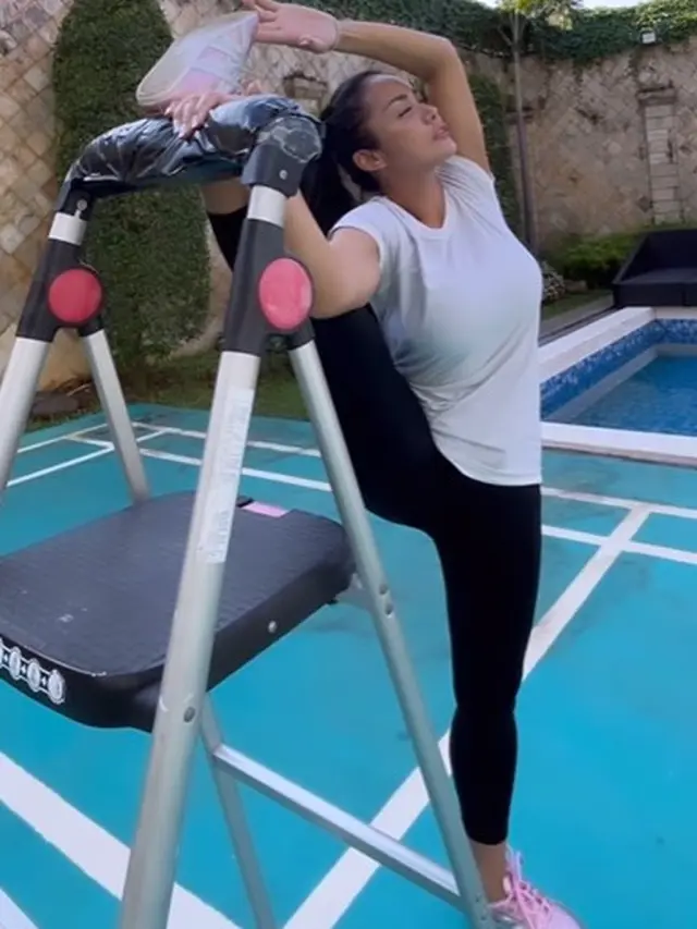 Krisdayanti berolahraga (Instagram/krisdayantilemos)