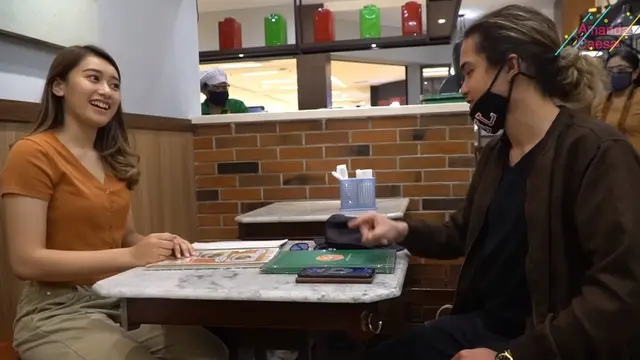 7 Momen Amanda Caesa Makan Bareng Dul Jaelani, Ujungnya Saling Kasih Kado
