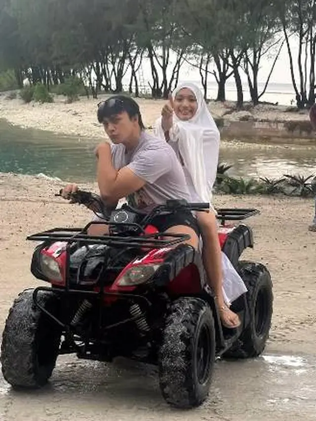 7 Potret Liburan Keluarga Anjasmara, Sosok Putrinya Ini Tuai Banyak Sorotan