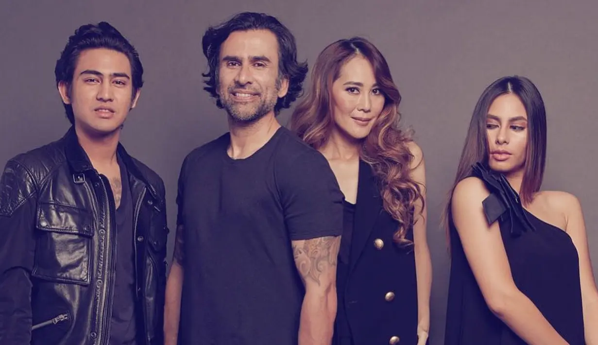 Jeremy Thomas dan Ina sudah menikah selama 24 tahun. Pasangan yang sudah dikaruniai dua orang anak ini juga jauh dari kabar tak sedap. (Foto: instagram.com/jeremythomas_jt)