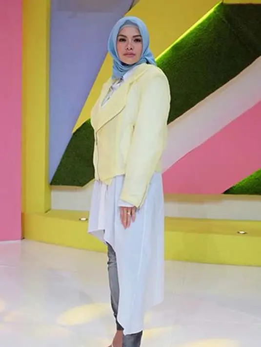 Diakui Nikita Mirzani, ternyata status di akun Instagramnya merupakan luka yang bertubi-tubi yang telah menerpanya selama ini. namun, luka-luka tersebut membuatnya tersadar akan hal-hal yang tidak benar. (Instagram/nikitamirzanimawardi_17)