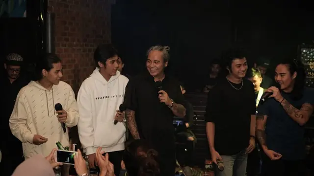 3 Tahier adalah grupband yang personilnya merupakan anak dari Ferdy Tahier, vokalis band Element.