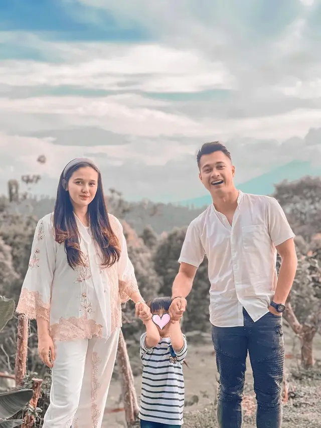 Hamil Anak Ketiga, Ini 6 Potret Baby Bump Meiza Aulia Istri Eza Gionino