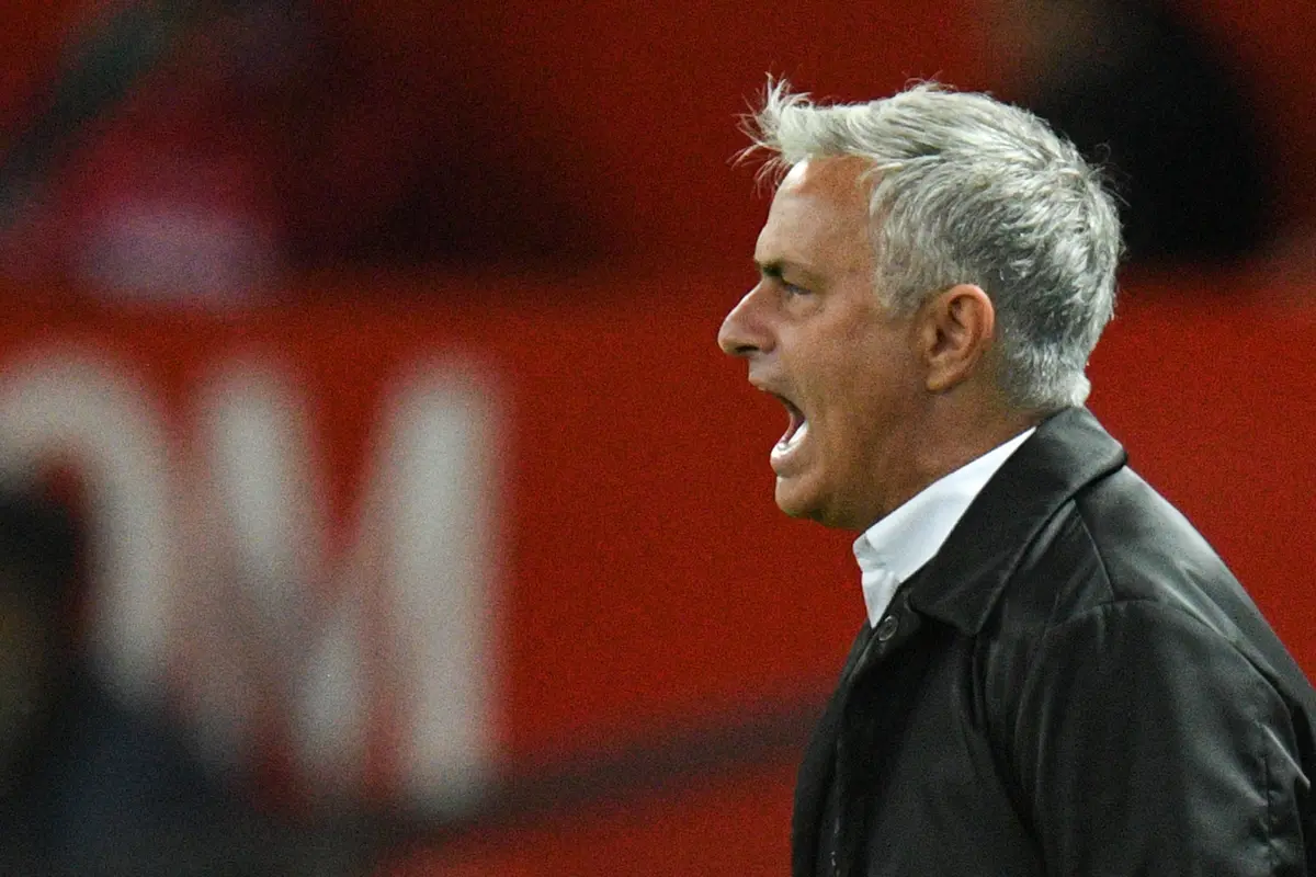 Ekspresi Kecewa Jose Mourinho Usai Dibantai Tottenham
