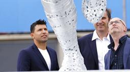 Gol itu membawa Man City trofi Liga Inggris pertama setelah 44 tahun puasa gelar. Saat itu City yang mengalahkan sang rival Manchester United dengan selisih gol berkat aksi heroik Aguero. (Martin Rickett/PA via AP)