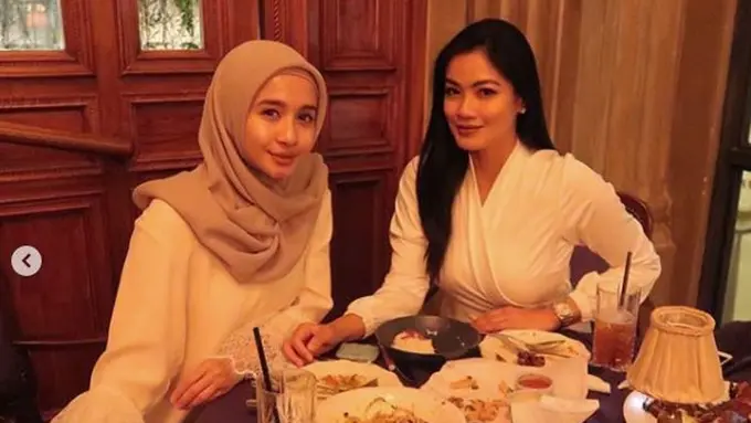 [Bintang] Laudya Cynthia Bella dan Titi Kamal