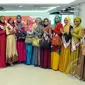 Para finalis Puteri Muslimah Indonesia mengunjungi kantor redaksi Liputan6.com, SCTV Tower, Senayan, Jakarta, Kamis (7/5/2015). Kunjungan tersebut dalam rangkaian menuju Malam Puncak Puteri Muslimah Indonesia. (Liputan6.com/Panji Diksana)