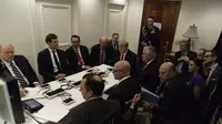 Makna di Balik Foto Donald Trump Saat Memerintahkan Serang Suriah (Gedung Putih)