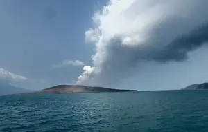 Analisis Anak Krakatau Kembali Erupsi Setelah Status Turun