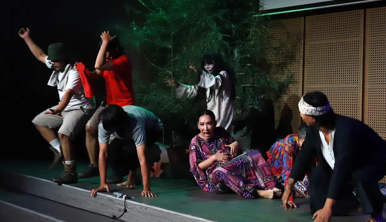 Selain menghibur keduanya sukses menyampaikan pesan dan nilai kebudayaan kepada penikmat seni. “Kami harap, pementasan ini menambah wawasan para penikmat seni tentang ragam kebudayaan yang ada di Indonesia,” lanjut Renita. [Foto: Dok. Galeri Indonesia Kaya/Fimela.com]