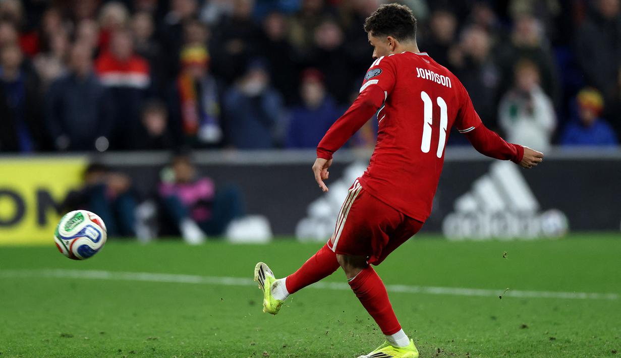 Wales kalah dengan skor 2-4 setelah dua tendangan penalti dari Brennan Johnson dan Neco Williams gagal bersarang ke gawang Bosnia-Herzegovina. (AFP/Darren Staples)