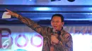 Gubernur DKI Jakarta Basuki Tjahaja Purnama geram dengan harga barang di JakBook dan Edu Fair 2015 lebih mahal dari harga pasaran, Jakarta, Senin (27/7). Ahok menghimbau agar warga tidak lagi belanja dipameran tersebut. (Liputan6.com/Herman Zakharia)