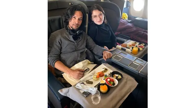 Umumkan Kehamilan, Ini 7 Potret Mesra Kimberly Ryder dan Sang Suami