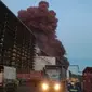 Kepulan asap saat ledakan di Pabrik Smelter IWIP Halmahera