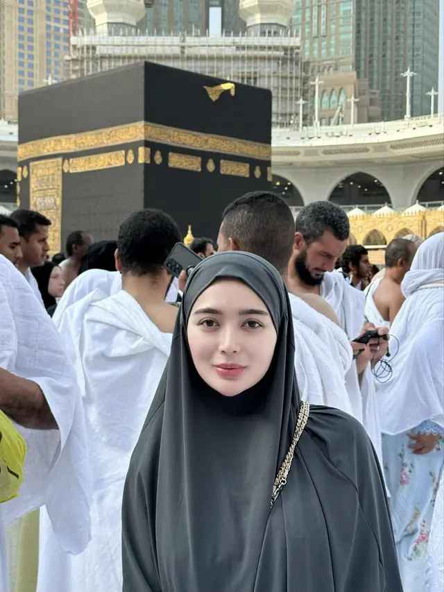 7 Potret Seleb Jalani Ibadah Umrah saat Bulan Ramadhan 2024