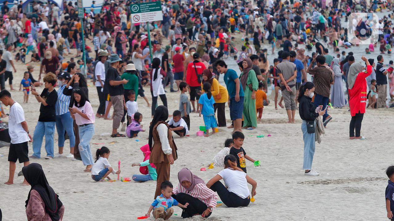 Diserbu Warga, Begini Suasana Pantai Ancol di Hari Kedua Lebaran 2023
