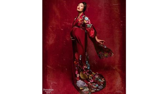 5 Gaya Ayu Dewi Saat Maternity Shoot, Kece Abis