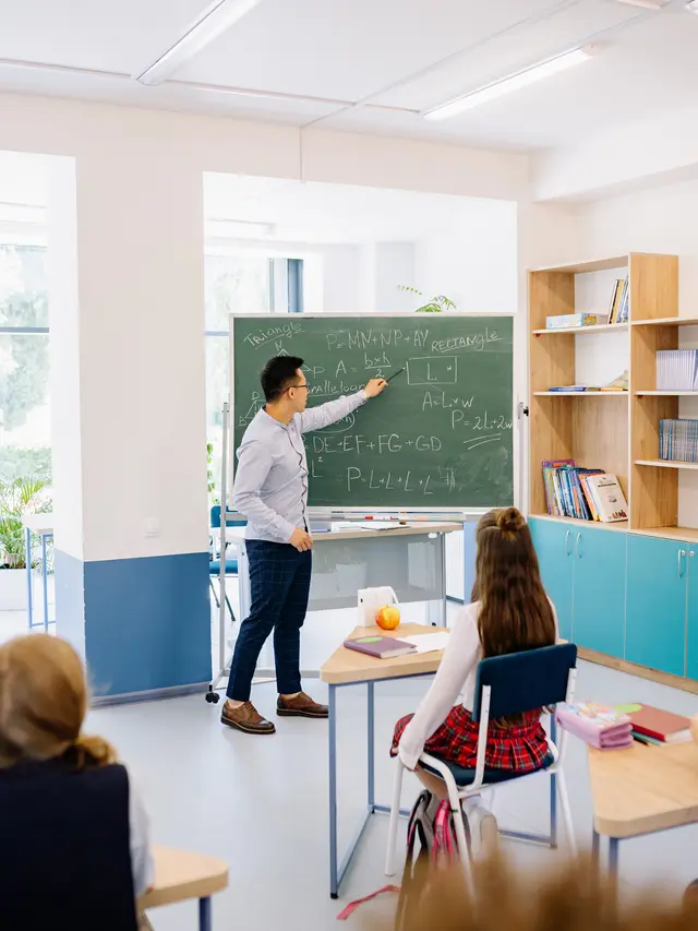 Mulai Januari 2022, Seluruh Sekolah Wajib Tatap Muka Terbatas