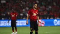 4. Matteo Darmian - Gagal menggeser Valencia di posisi bek kanna menjadi penyebab Darmian harus segera berpindah klub. Dikabarkan klub top Eropa seperti Inter Milan bersedia menampung mantan pemain AC Milan tersebut. (AFP/Victor Decolongon)