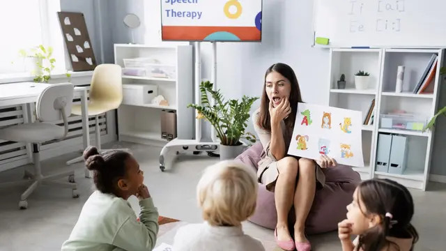 Mengapa Anak Lebih Nurut Dengan Guru Dibanding Orangtuanya? Ini Penjelasannya! (photo by freepik.com)