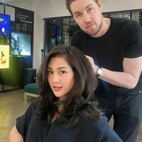 Lihat di sini gaya rambut terbaru Sherina Munaf. [@sherinamunaf].