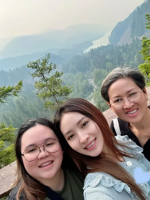 Natasha Wilona lepas kangen dengan kakaknya, Claresta di Kanada (Foto Instagram natashawilona12)