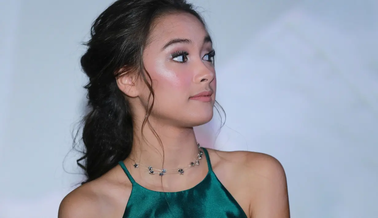 Banyak ilmu Caitlin Halderman didapat saat membintangi film Surat Cinta Untuk Starla.  Selain bermain dengan bintang muda, film produksi Screenplay Pictures itu juga banyak diisi pemain senior. (Adrian Putra/Bintang.com)