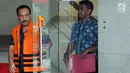 Wali Kota nonaktif Blitar, Muhammad Samanhudi Anwar usai pemeriksaan di Gedung KPK, Kamis (26/7). Samanhudi diperiksa sebagai tersangka untuk melengkapi berkas kasus suap ijon proyek pembangunan sekolah lanjutan pertama di Blitar  (Merdeka.com/Dwi Narwoko