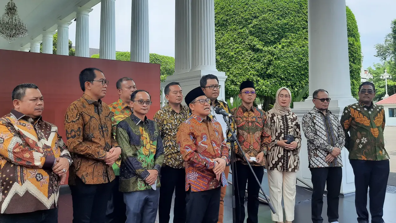 Ketua Umum Partai Kebangkitan Bangsa (PKB) Muhaimin Iskandar atau Cak Imin dan sejumlah kadernya