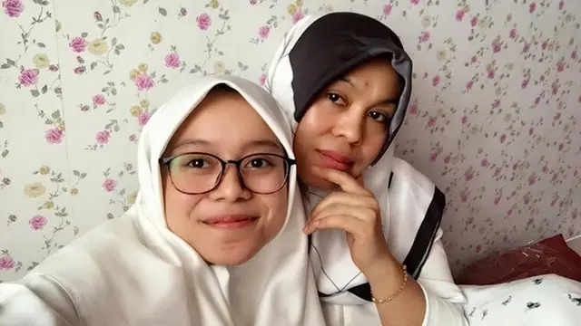 6 Potret Kebersamaan Lesty Kejora dan Ibunda, Selalu Kompak