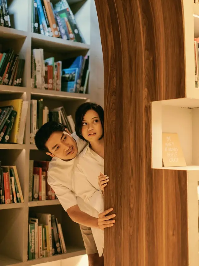 6 Potret Manis Prewedding Hanggini dan Luthfi Aulia, Gaya Kasual sampai Baju Adat