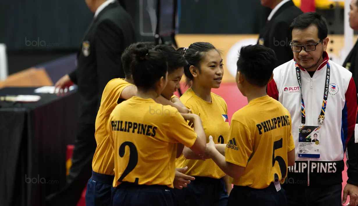 Tim Sepak Takraw Putri Filipina akhirnya dinyatakan menang kaeran ketidak hadiran Tim Indonesia pada SEA Games 2017 di Titiwangsa Indoor Stadium Kuala Lumpur, Malaysia, Selasa (21/8). (Bola.com/Liputan6/Faizal Fanani)