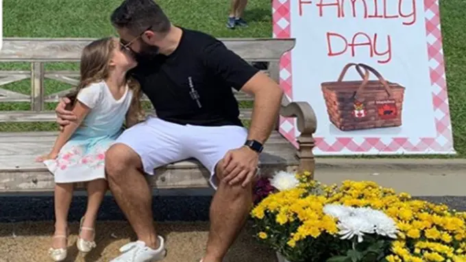 Demi Anak, Seorang Ayah Ubah Penampilan dan Berperan sebagai Ibu