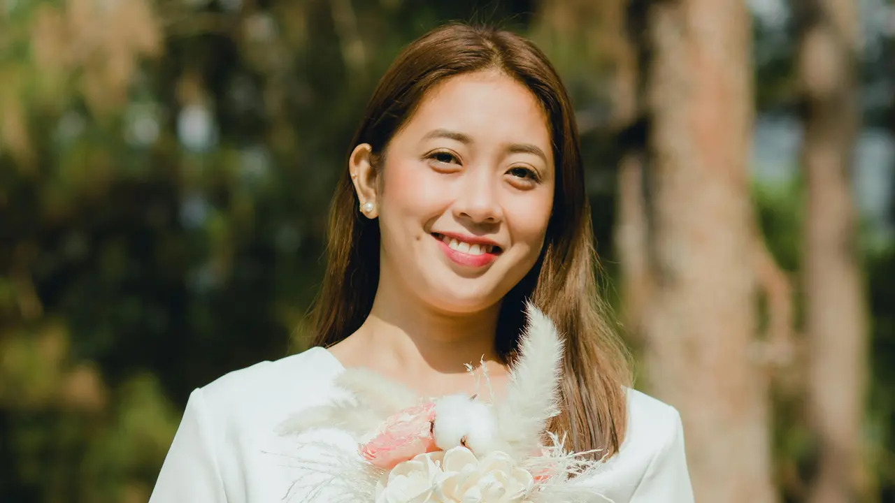 bahagia santai mandiri cantik
