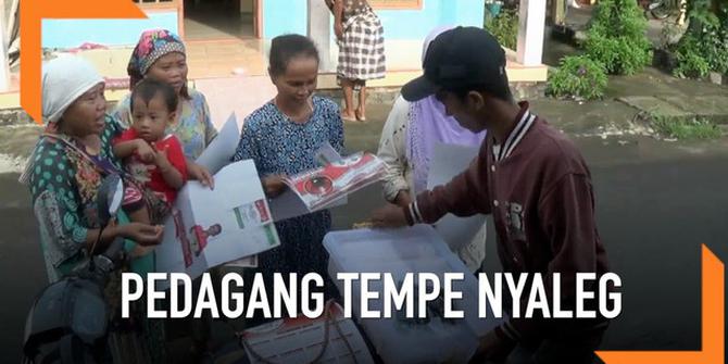 VIDEO: Jadi Caleg, Pedagang Tempe Keliling Kampanye Sambil Jualan