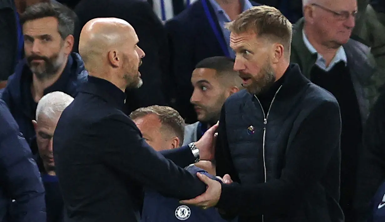 <p>Dengan hasil ini, Chelsea kini mengumpulkan 21 poin dari 11 laga di peringkat keempat klasemen Liga Inggris. MU membuntuti dengan 20 poin di urutan kelima. (AFP/Adrian Dennis)</p>