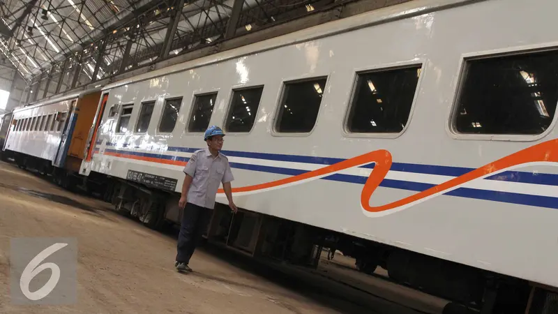 20150701-Perbaikan Gerbong Kereta Api-Jakarta