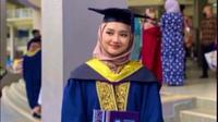 Alasan Wanita Sarjana Kimia Pilih Kerja di Restoran Cepat Saji.&nbsp; foto: TikTok @ainxang