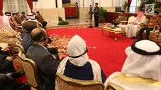 Presiden Jokowi memberi sambutan kepada peserta Musabaqah Hafalan Alquran dan Hadis (MHQH) tingkat Asean Pasifik ke-10 di Istana Negara, Kamis (22/3). Pertemuan dihadiri pula oleh Pangeran Khalid bin Sultan Abdul Aziz Al Suud. (Liputan6.com/Angga Yuniar)