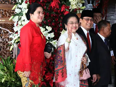 Presiden ke-5 RI Megawati Soekarno Putri bersama Menteri Koordinator PMK Puan Maharani menghadiri sidang tahunan MPR 2017 di Kompleks Parlemen Senayan, Jakarta, Rabu (16/8). (Liputan6.com/Angga Yuniar)