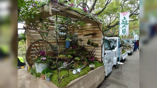 Pernahkah kamu membayangkan akan menemui kebun di sebuah mobil bak terbuka?