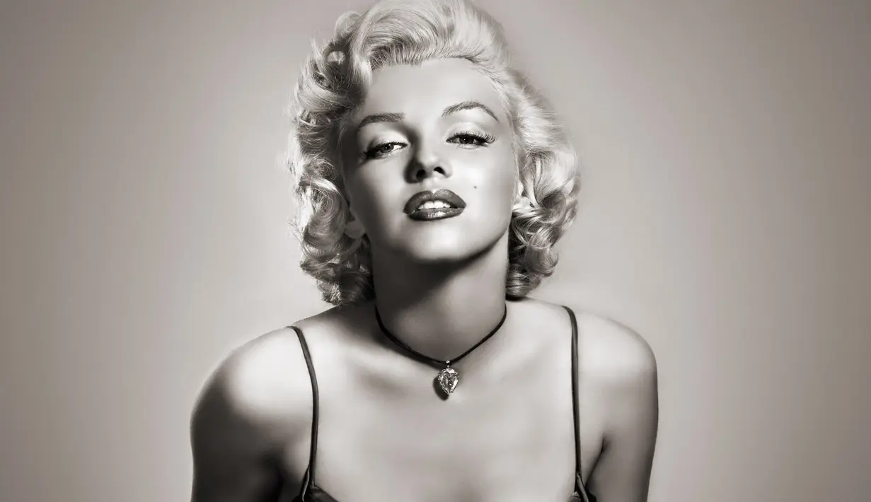 Sang legenda Marilyn Monroe pun ternyata hanya nama panggung. Nama aslinya ialah Norma Jeane Mortenson. (Jetss)