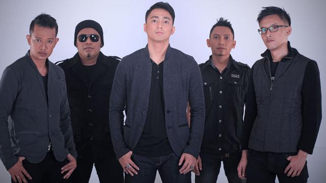 Lebih Ngepop Sakitnya Tuh Disini Dinyanyikan Ulang Sang Alif Showbiz Liputan6 Com Alif is the collective sound of five musicians at the forefront of independent music in the arab world. lebih ngepop sakitnya tuh disini